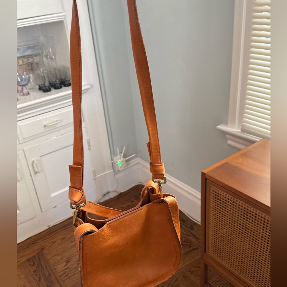 Stylish Tan Leather Crossbody Bag from Madewell